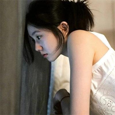 世间有她